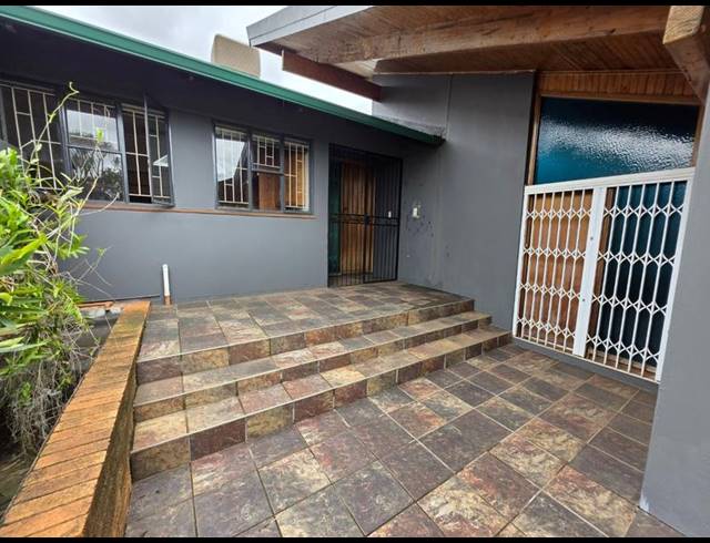 5 BEDROOM HOUSE FOR SALE IN WAVERLEY